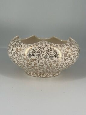 Pioneer Pottery USA 22Kt Gold Floral Scalloped Edge Bowl